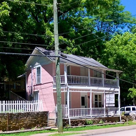 The Pink House On Main - Lower Eureka Springs Eksteriør bilde